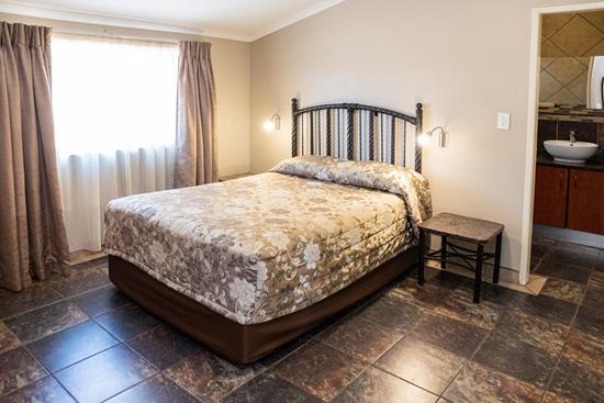 Warmbaths, A Forever Resort: 6-Sleeper Chalet, 3 Bedrooms (1 double bed & 4 single beds)